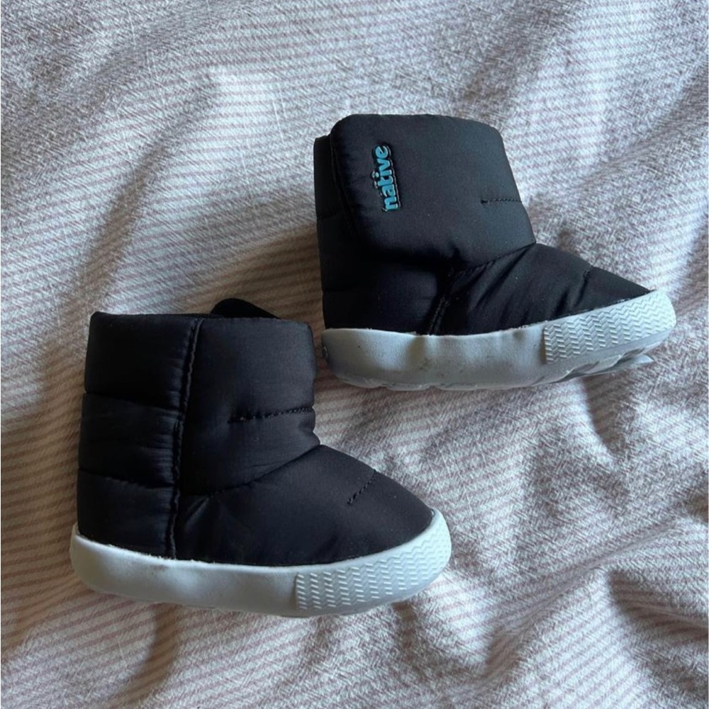 Native shoes size B2 black and white